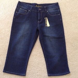 NWT PLUS Stretch Blue Jean Capri Size 14
